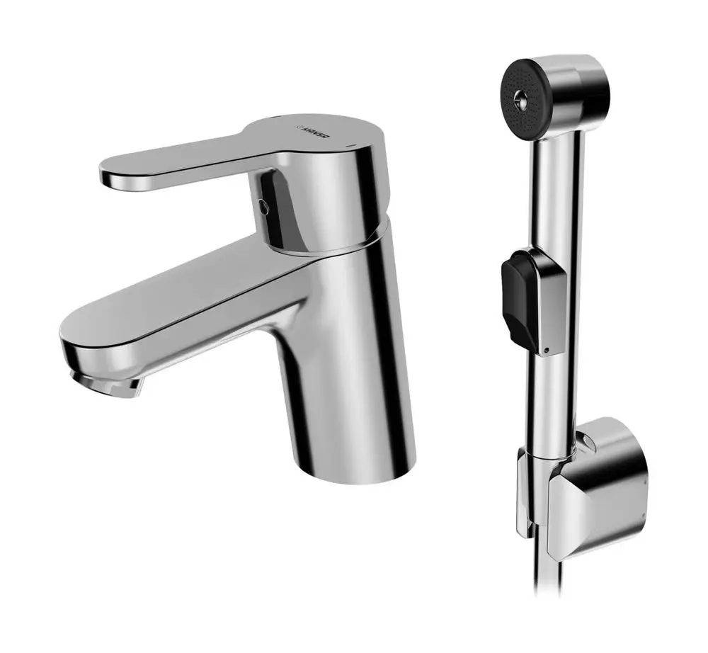 Einhebelmischer in Chromoptik von HANSA, mit einem geraden Auslauf und einem ergonomischen Hebel, montiert neben einer Halterung für eine Handbrause.